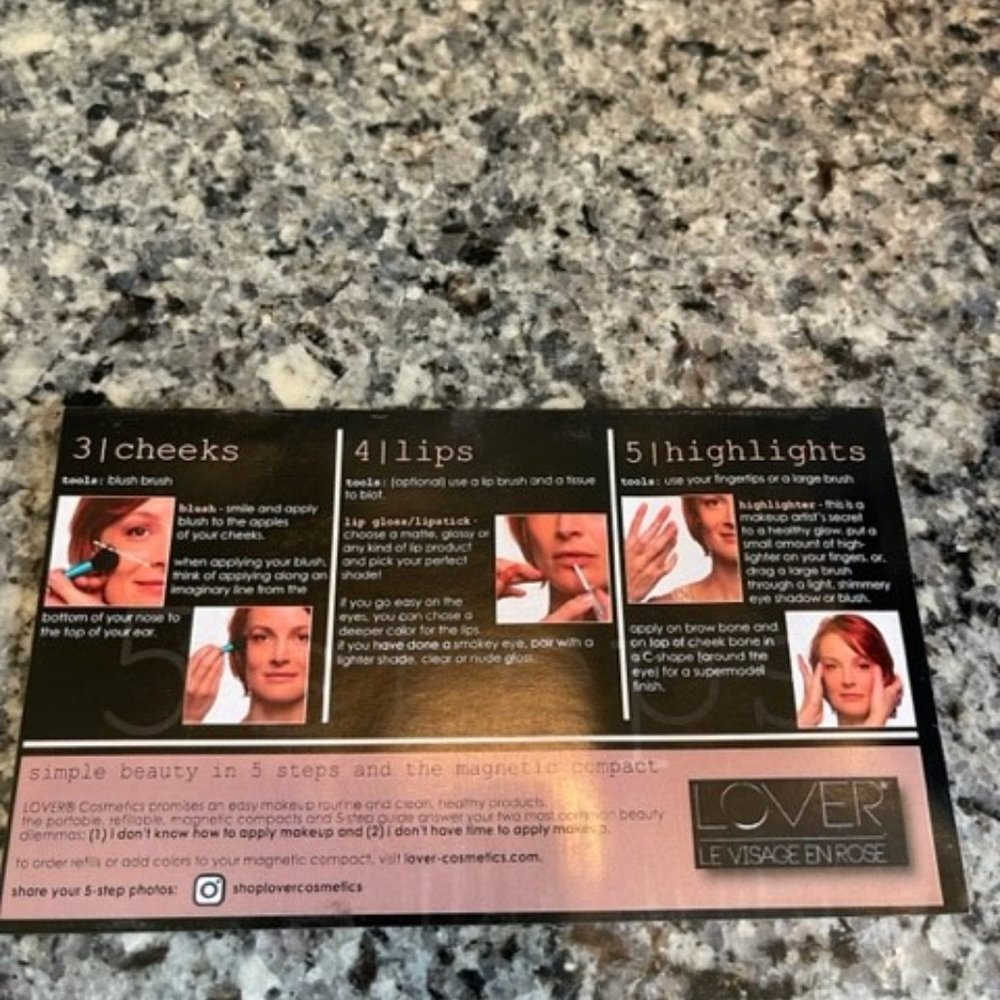 Eyeshadow and blush pallet - Picture 4 of 4